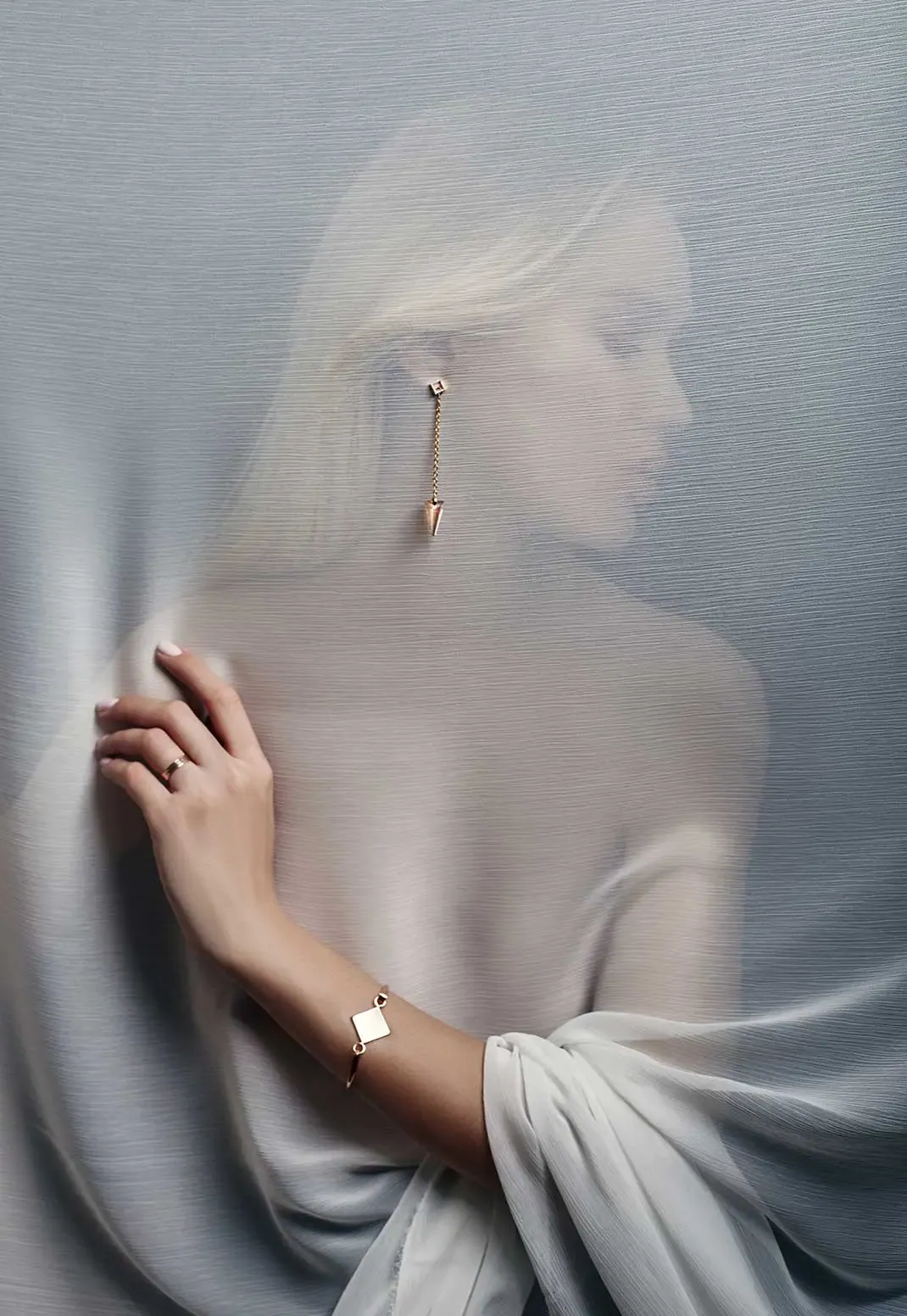 Mia Vento jewellery silhouette